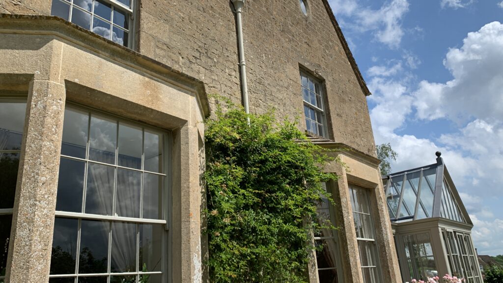 Cotswold stone wiindows